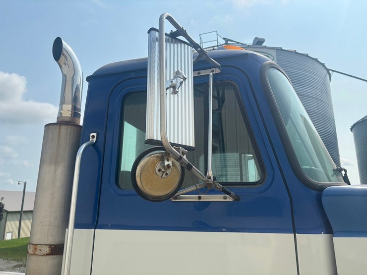 1995-mack-ch613-image-24