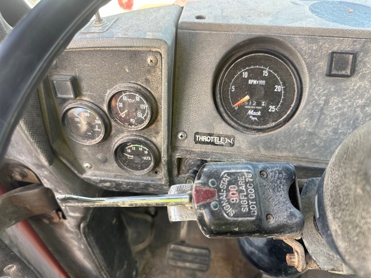 mack-rd690s-image-27