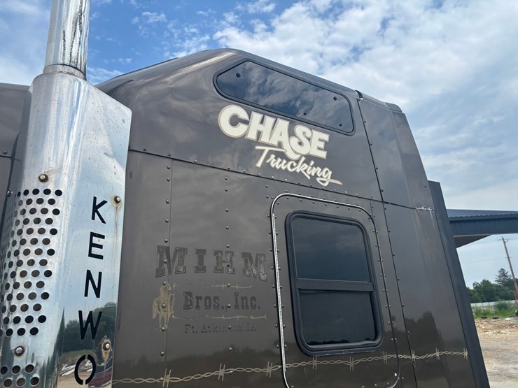 2012-kenworth-w900-image-15