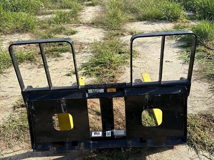 mds-skidloader-pallet-forks-image-2