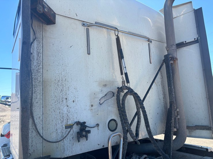 #2161-•-2015-mack-cxu600-sleeper-cab-truck-tractor-image-20