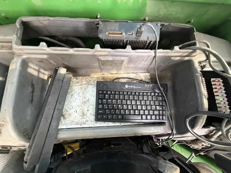 2011-deere-2454d-image-58
