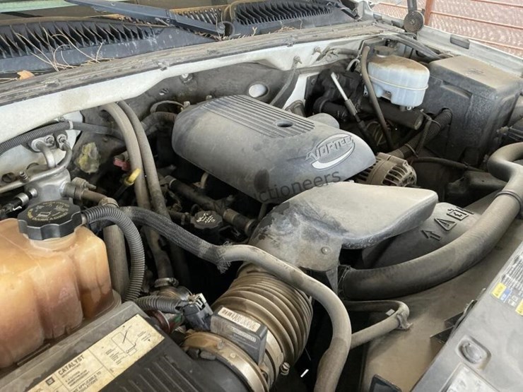 2004-chevrolet-silverado-2500hd-image-12