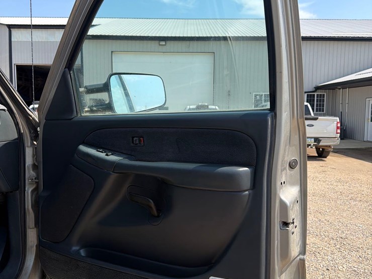 2001-chevrolet-k3500-image-36