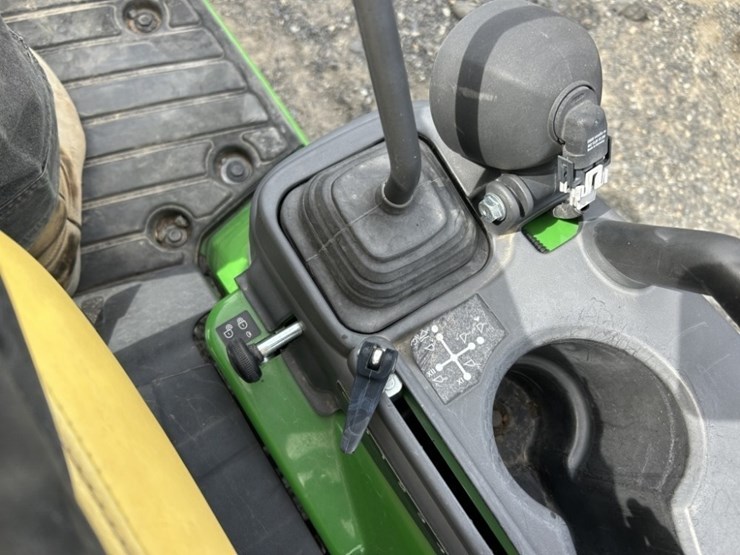 2021-john-deere-1025r-image-29