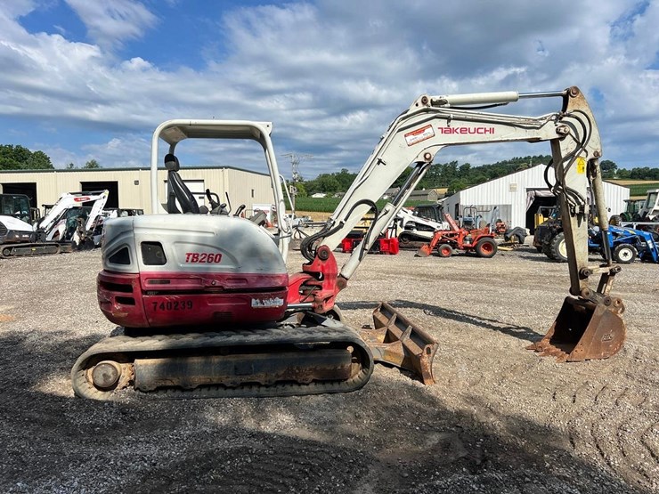 2016-takeuchi-tb260-image-7