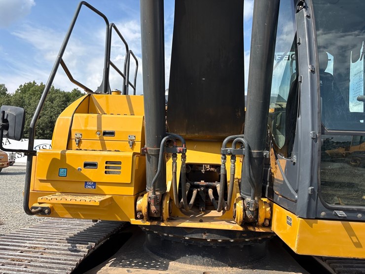 deere-250g-lc-image-56