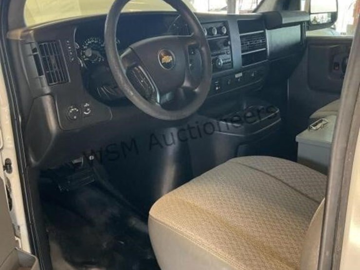 2015-chevrolet-express-3500-image-23