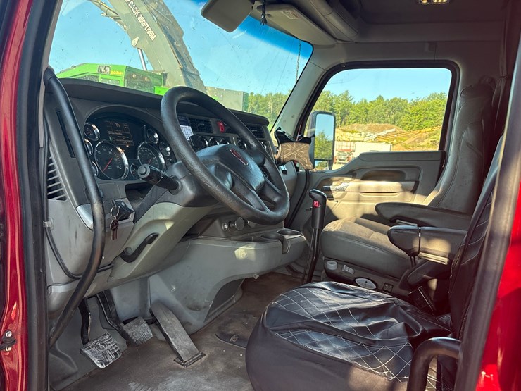 2014-kenworth-t680-image-26