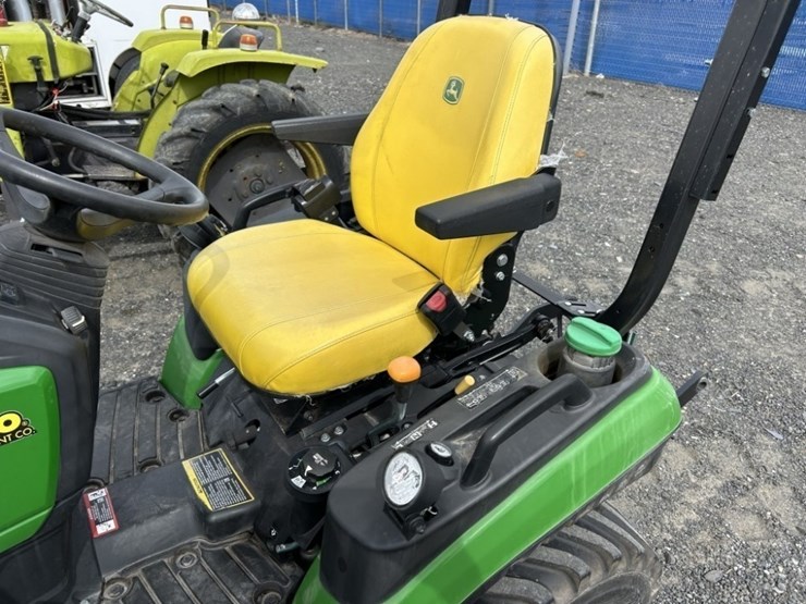 2021-john-deere-1025r-image-22