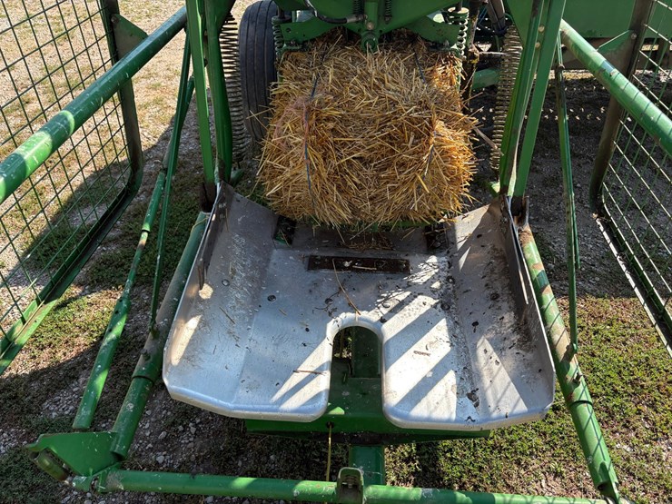 john-deere-338-image-26