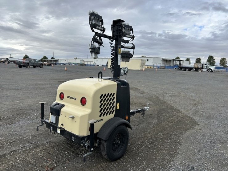 2021-doosan-6kw-towable-light-tower-image-5