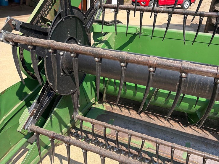 john-deere-220-image-33