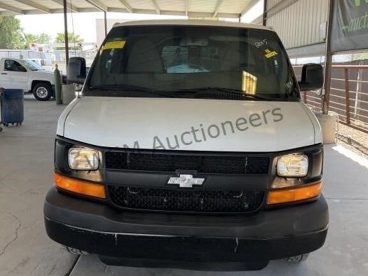 2015-chevrolet-express-3500-image-3