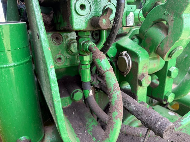 john-deere-8130-image-25