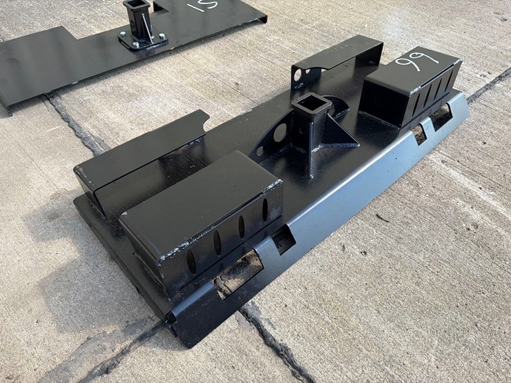 heavy-duty-skidloader-receiver-hitch-back-plate-image-1