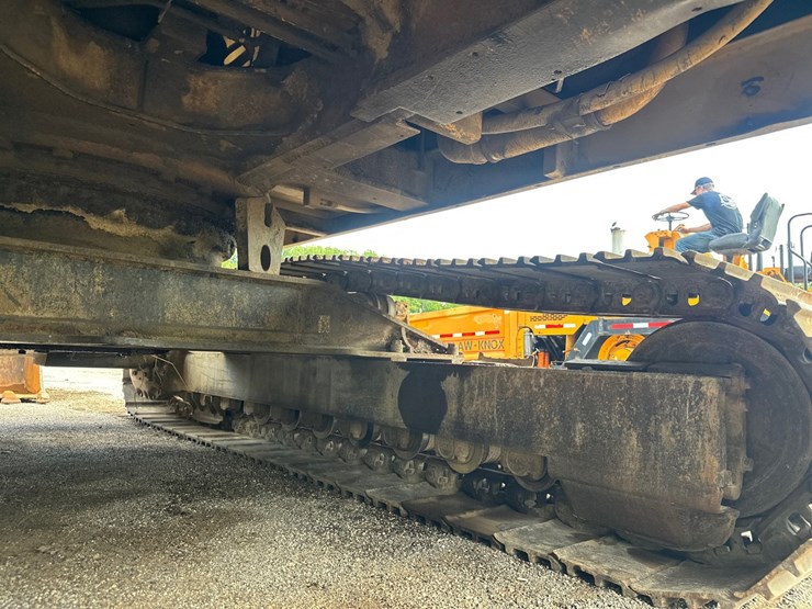 caterpillar-225d-lc-image-70