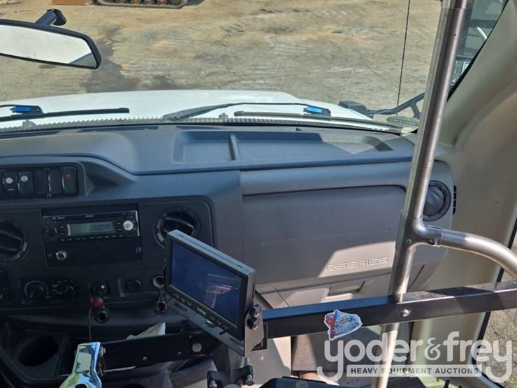 2017-ford-e350-image-25