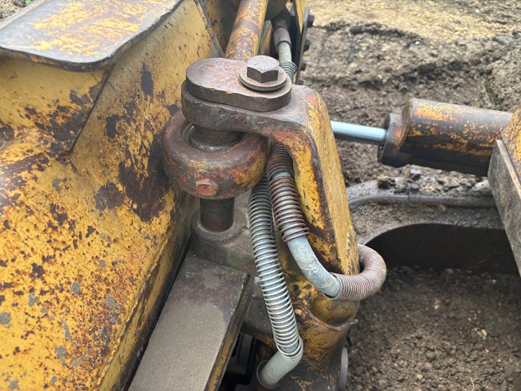 caterpillar-d4h-image-51
