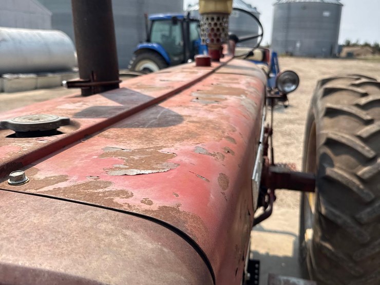farmall-560-diesel-tractor-image-17