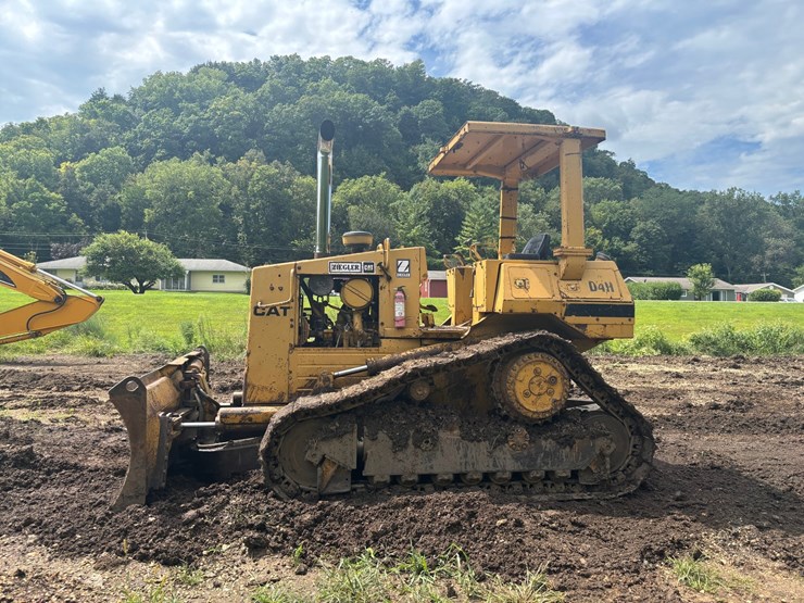 caterpillar-d4h-image-2