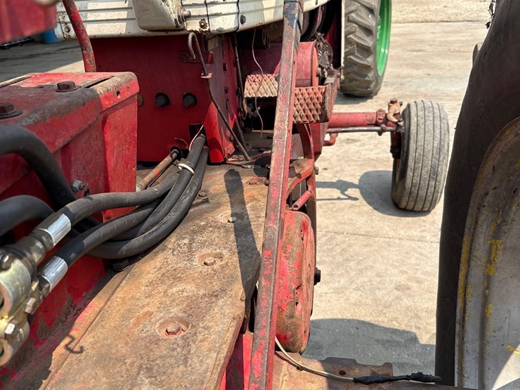 farmall-560-diesel-tractor-image-33
