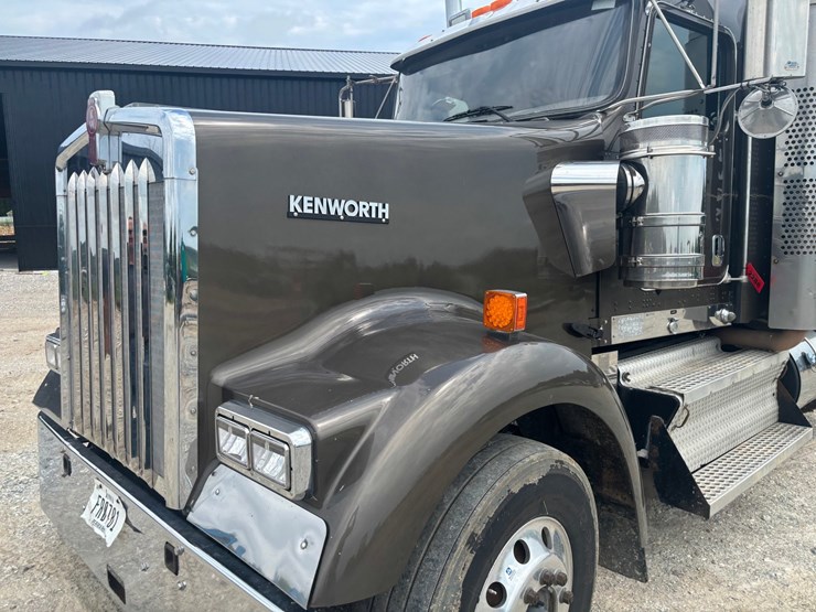 2012-kenworth-w900-image-8