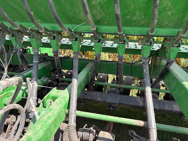 john-deere-1590-image-31