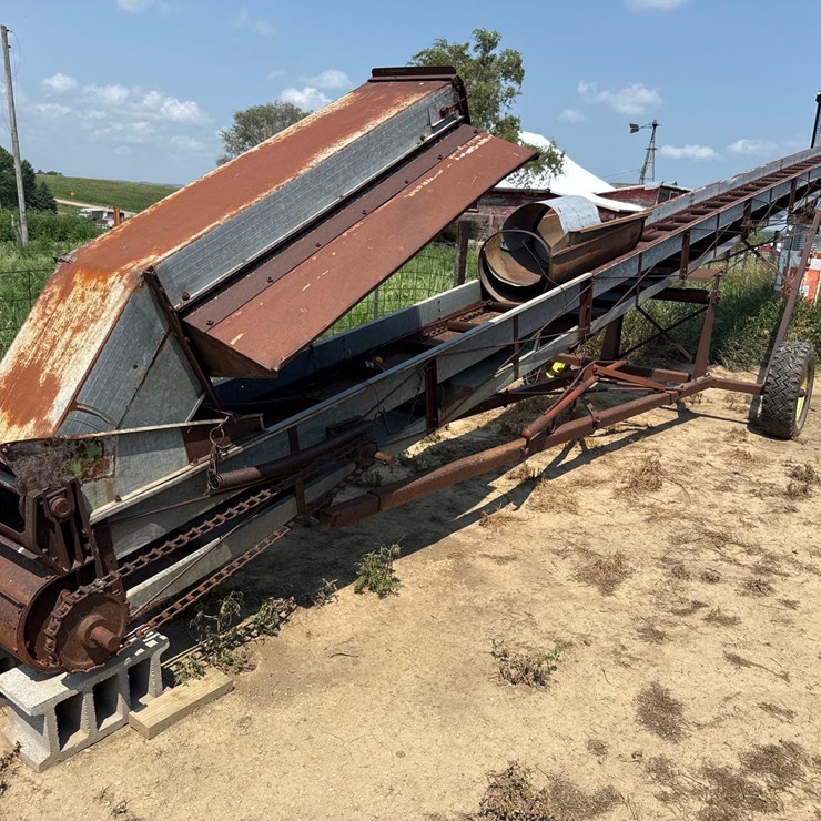 Bale elevator
