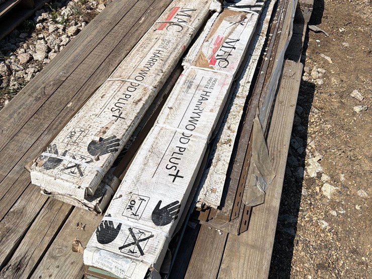 wood-grain-steel-horizontal-siding-image-9