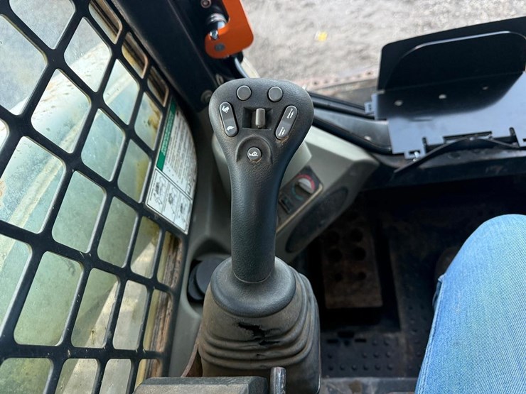 bobcat-t750-image-26