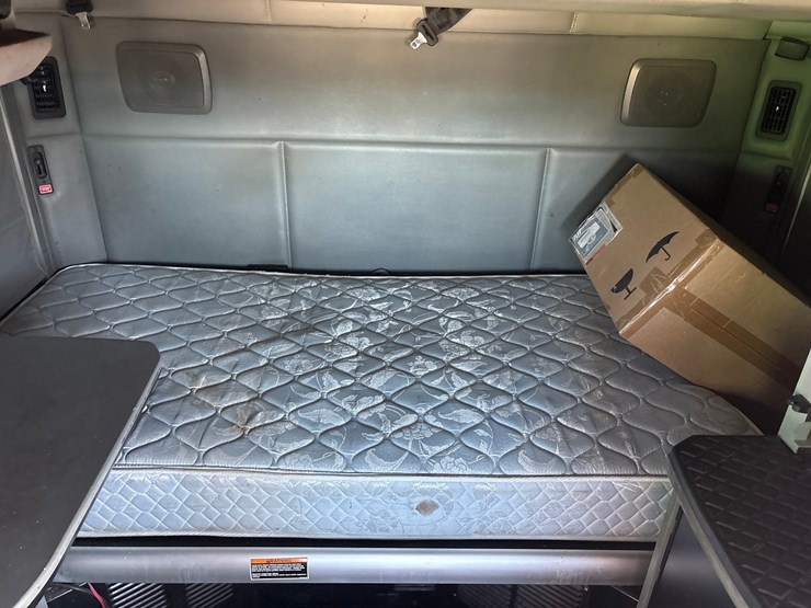 2014-kenworth-t680-image-46