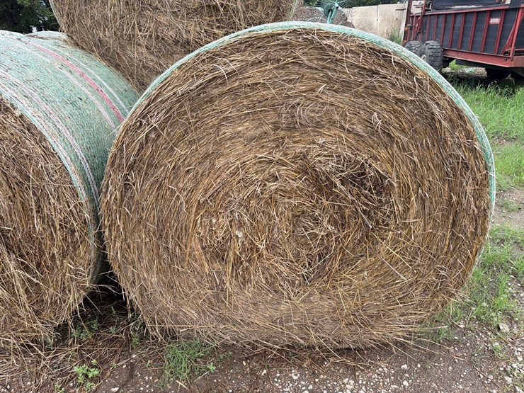 17-grass-round-bales-image-4