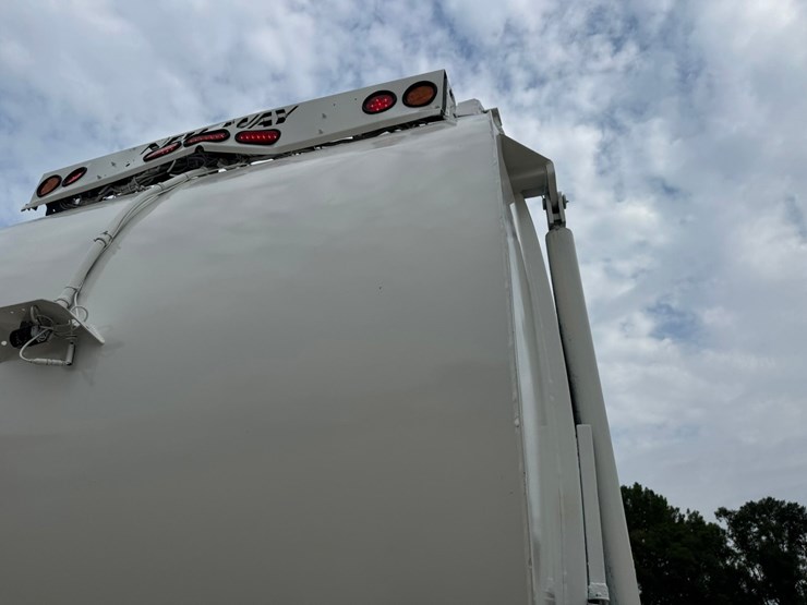 2016-mack-mru613-image-26