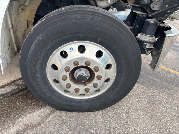 #2297-•-2017-freightliner-m2-single-axle-day-cab-truck-tractor-image-98