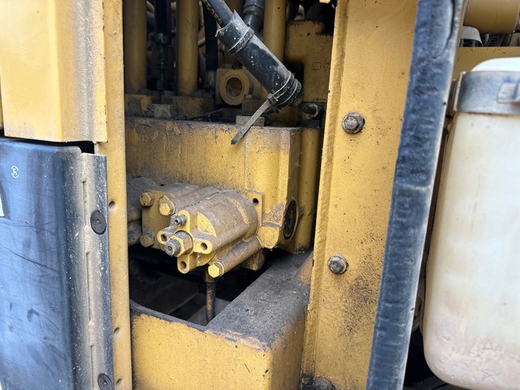 caterpillar-225d-lc-image-53