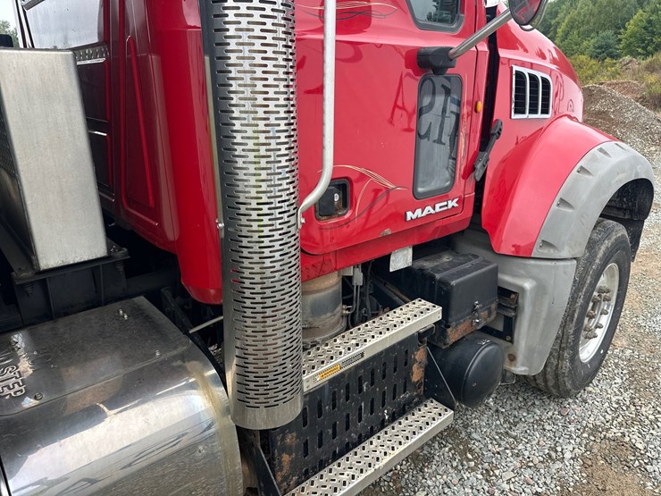 #61413-•-2013-mack-gu713-quad-axle-dump-truck-image-14