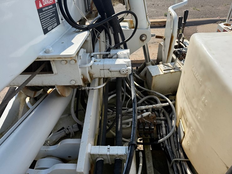 2003-freightliner-fl80-image-85