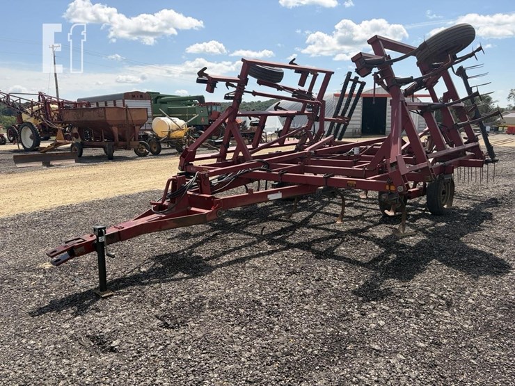 case-ih-4800-image-1