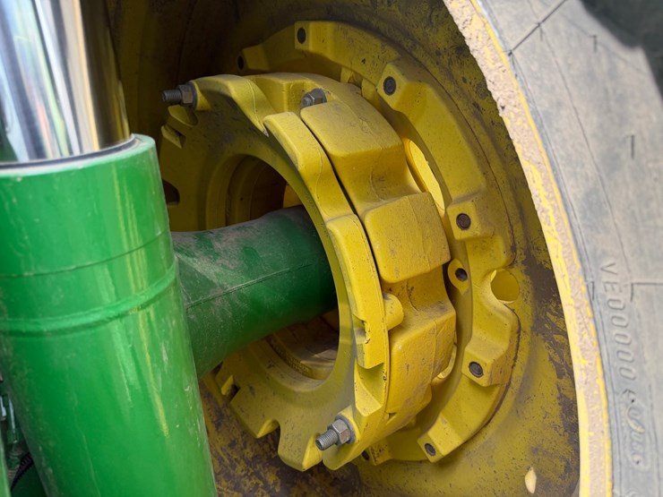 john-deere-8130-image-37