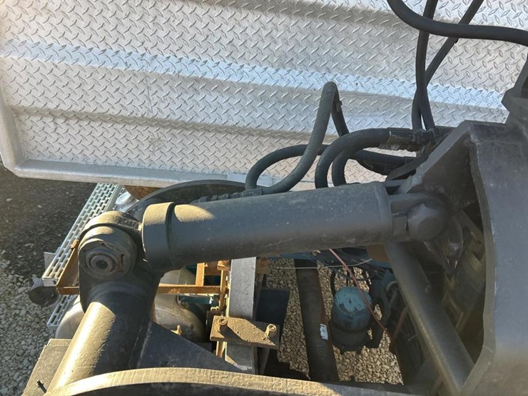 2001-mack-ch613-image-39