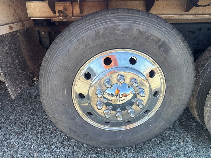2005-peterbilt-379-image-73