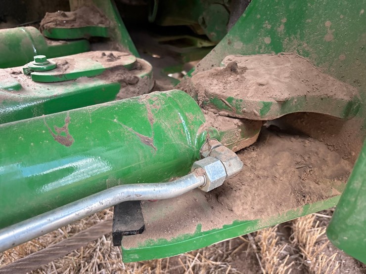 2022-john-deere-640-image-21