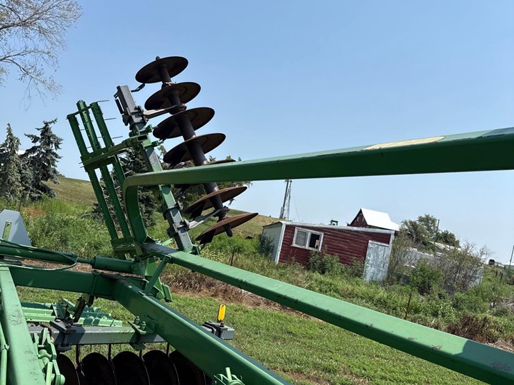 john-deere-230-image-22