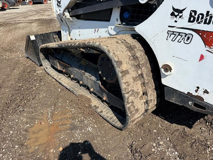 2017-bobcat-t770-image-17