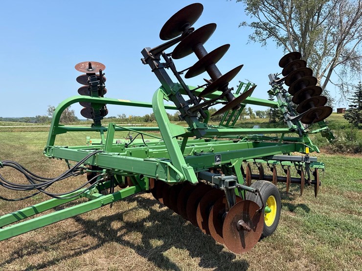 john-deere-230-image-1