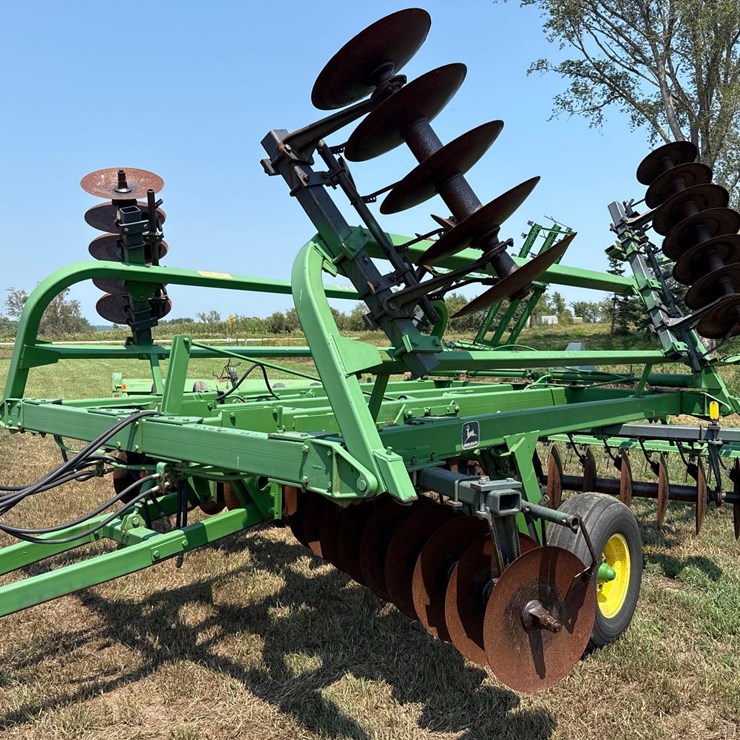 JOHN DEERE 230