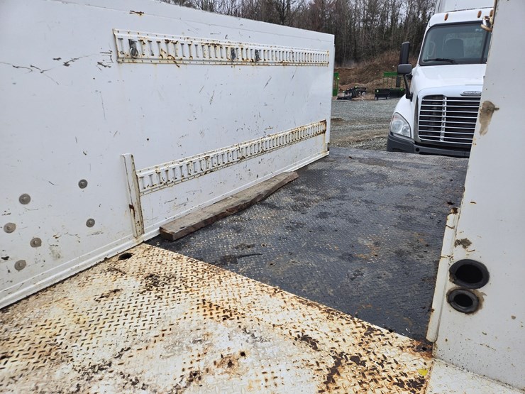 2011-ford-f550-image-34