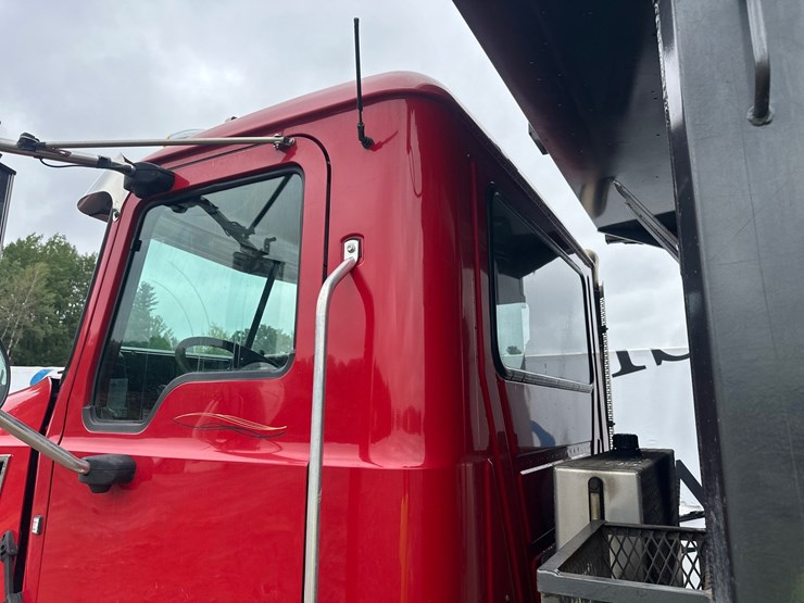 #61413-•-2013-mack-gu713-quad-axle-dump-truck-image-17