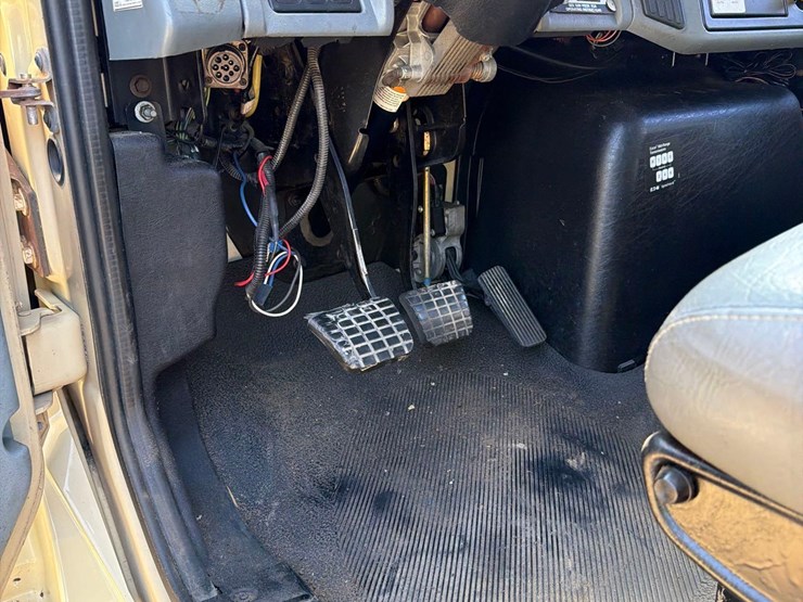 2003-international-durastar-4400-image-38